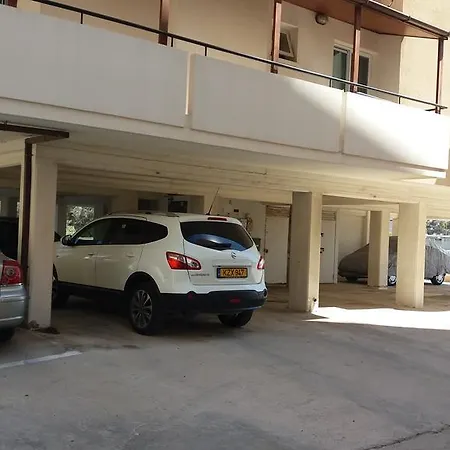 דירה 401 Camelia Court