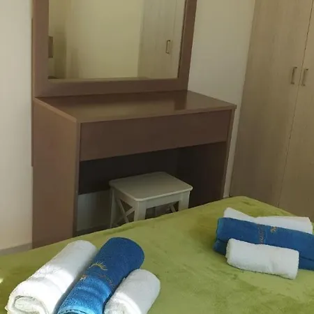 401 Camelia Court Apartament *